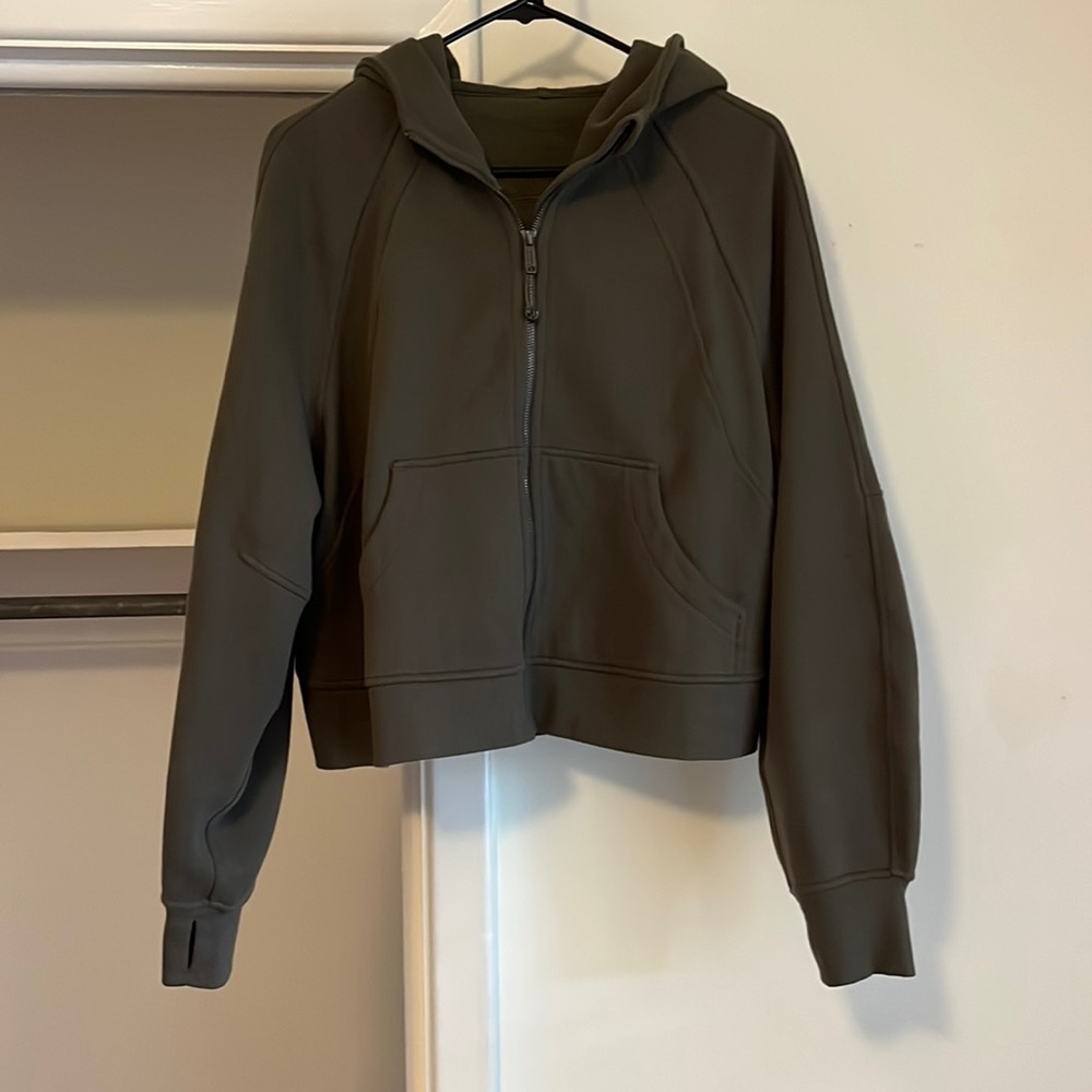 Lululemon full zip cropped jacket!